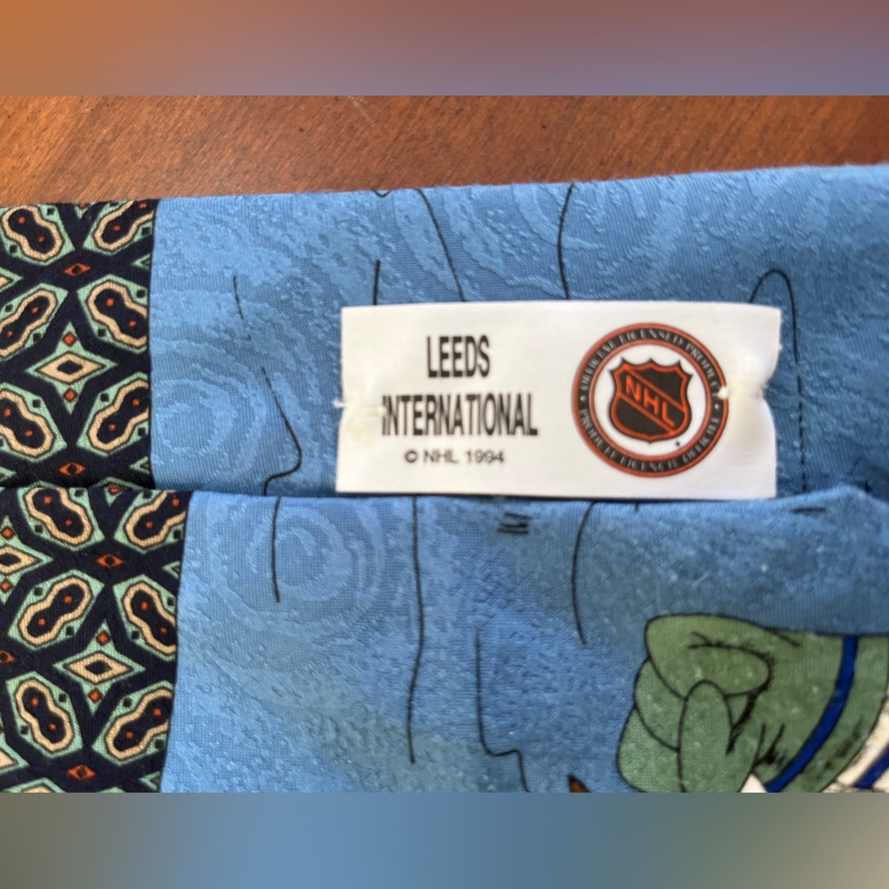 LOONEY TUNES | NHL Toronto Maple Leafs novelty tie - Picture 3 of 3